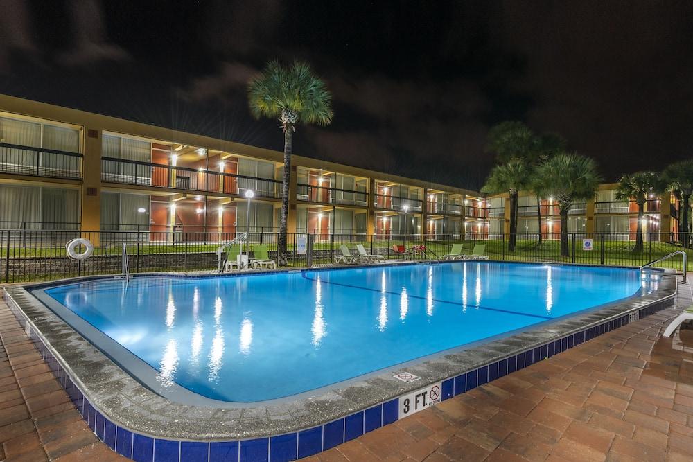 Quality Inn And Suites Palatka Riverfront Exterior photo
