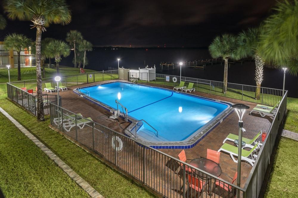 Quality Inn And Suites Palatka Riverfront Exterior photo