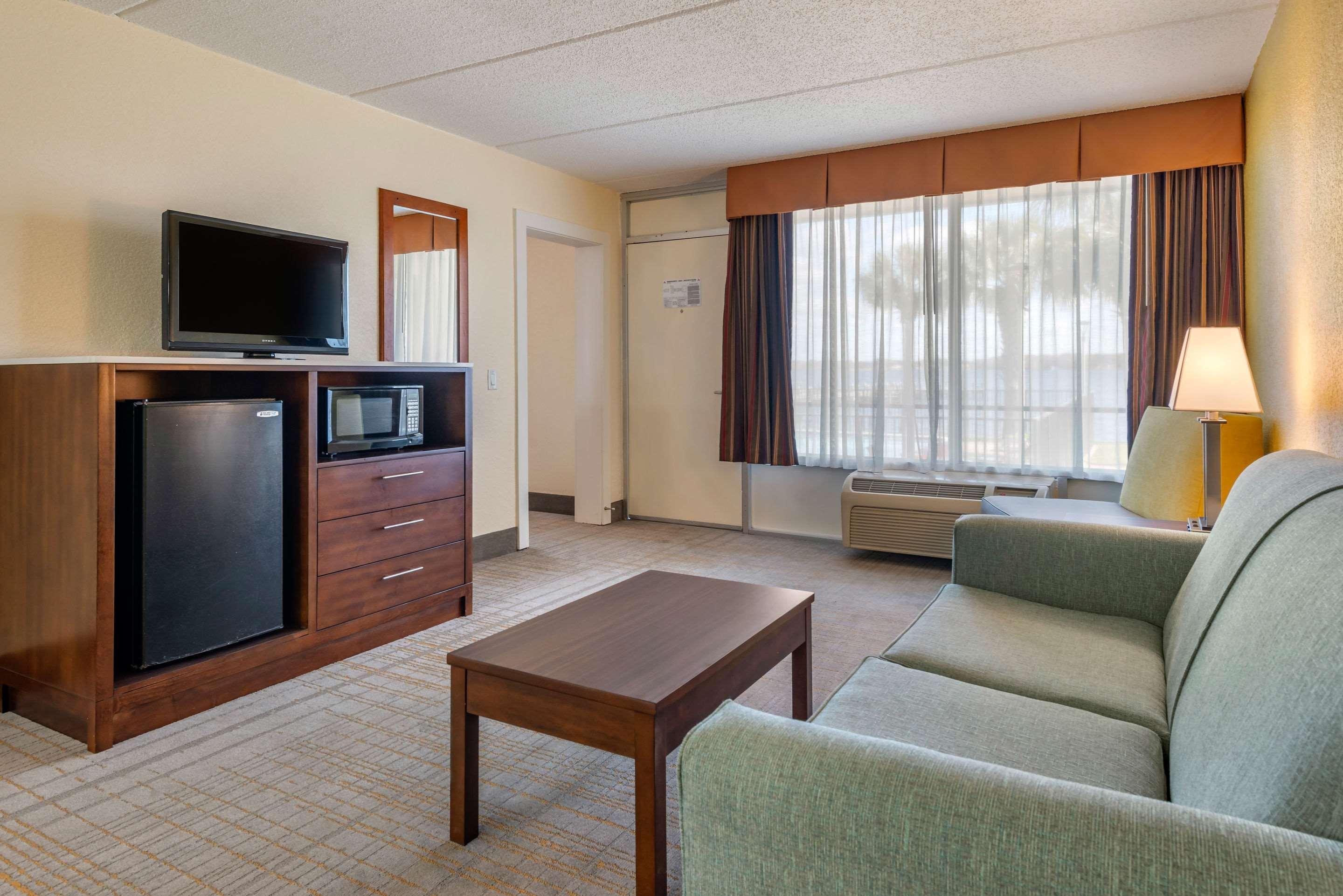 Quality Inn And Suites Palatka Riverfront Exterior photo
