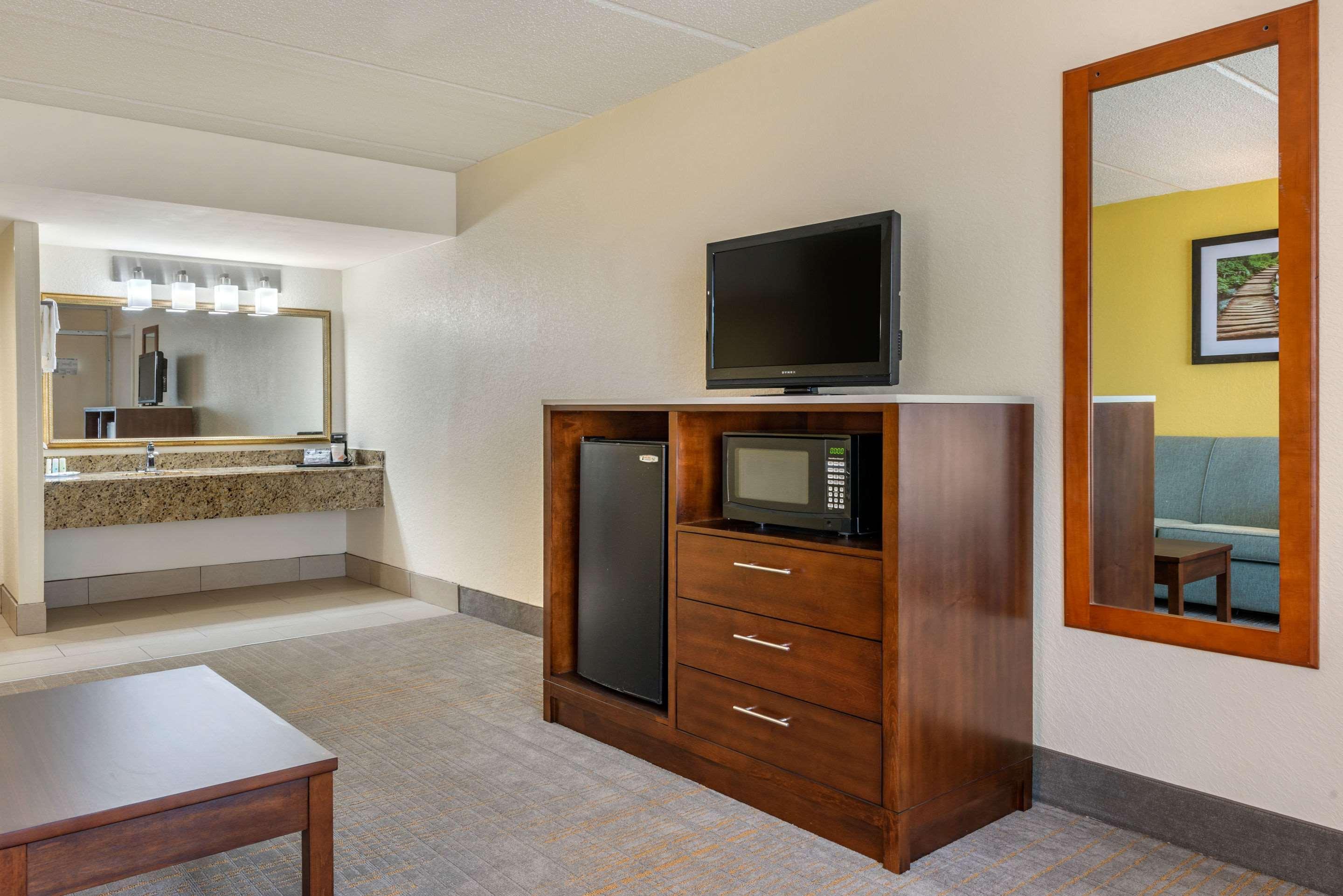 Quality Inn And Suites Palatka Riverfront Exterior photo
