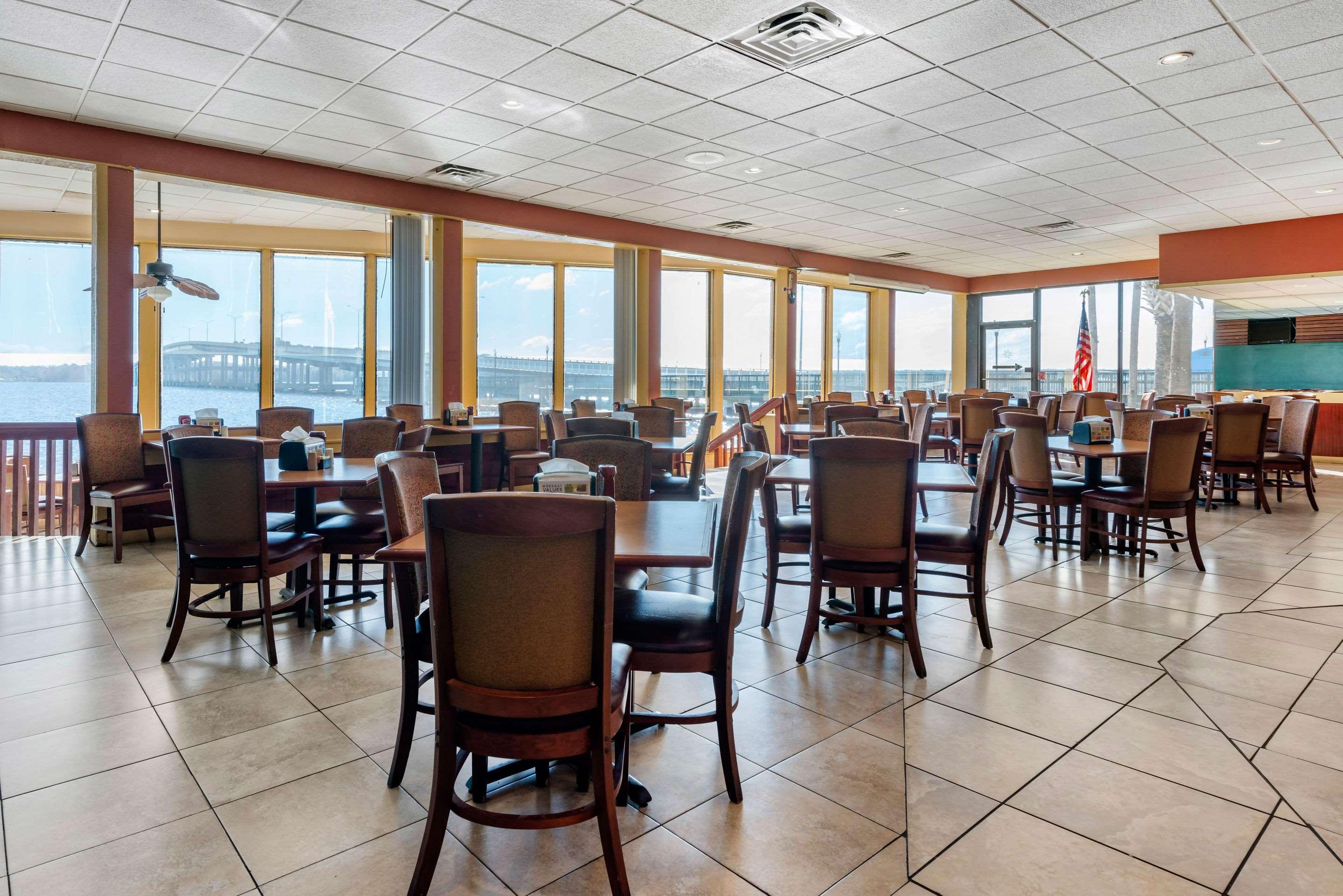Quality Inn And Suites Palatka Riverfront Exterior photo