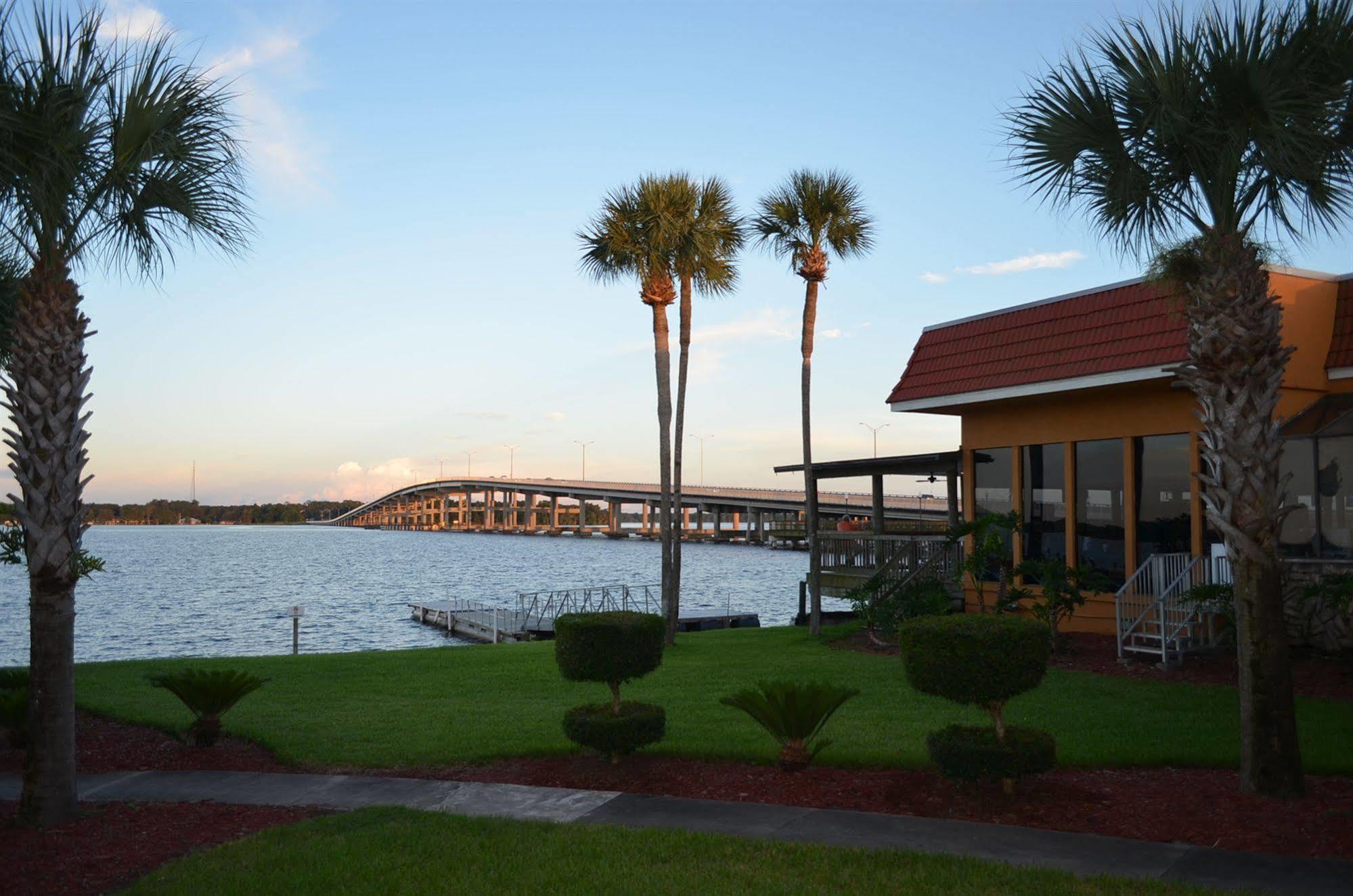 Quality Inn And Suites Palatka Riverfront Exterior photo
