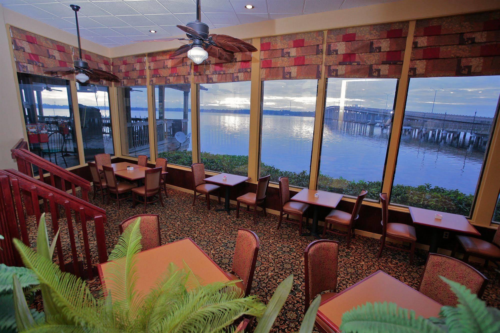 Quality Inn And Suites Palatka Riverfront Exterior photo