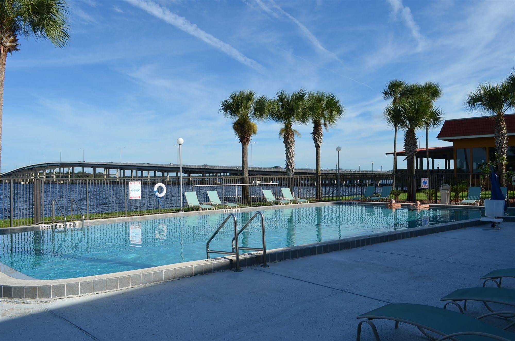 Quality Inn And Suites Palatka Riverfront Exterior photo
